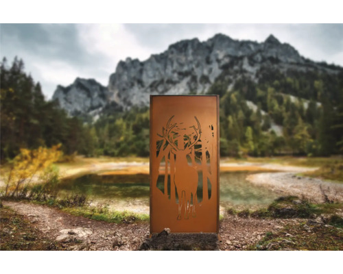 Paravent décoratif en métal avec motif de cerf dans le jardin