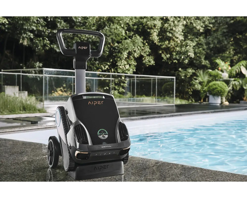 Robot nettoyeur de piscine avec logo Aiper au bord de la piscine