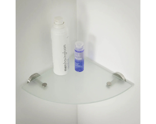 Eckregal aus Glas mit Badartikeln