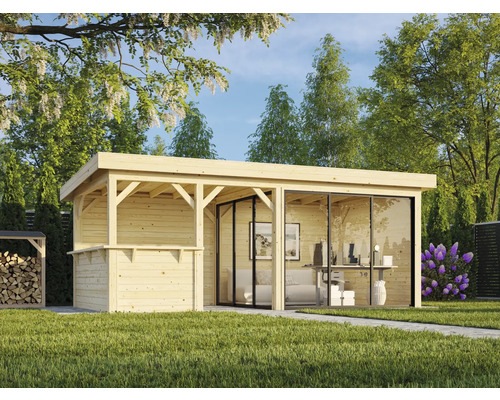 Abri de jardin moderne avec façade en verre et véranda en bois sur une pelouse.