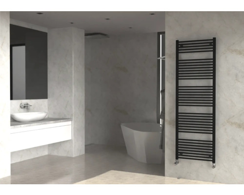 Salle de bain moderne avec lavabo, baignoire et sèche-serviettes