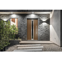 Porte d''entrée moderne avec partie latérale, mur en pierre naturelle et chemin en pierre