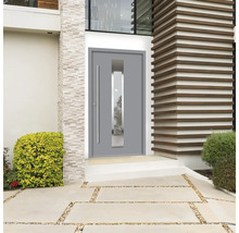 Porte d''entrée grise avec insert en verre dans une maison moderne