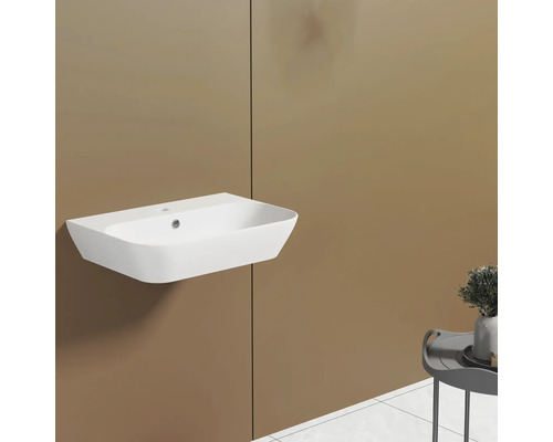 Vasque à poser blanche pour montage mural dans la salle de bain