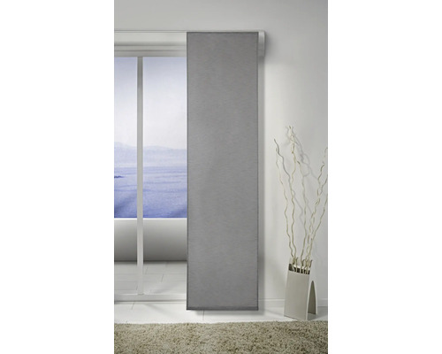 Grauer Schiebevorhang am Fenster