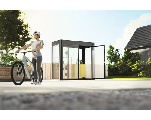 Gewächshaus SunGarden Select 2.1 Polycarbonat 10 mm 233 x 129 cm anthrazit Moderne Gartenbox mit Glasfront und Frau mit Fahrrad davor