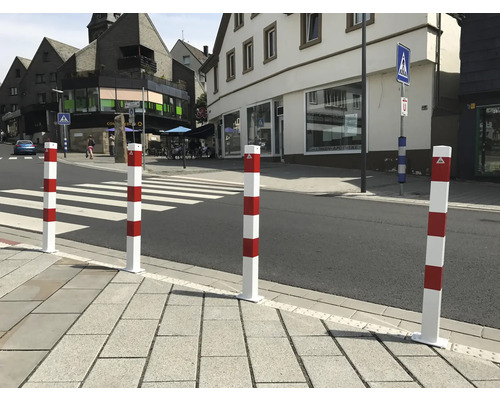 Pfostenreihe zur Strassenbegrenzung