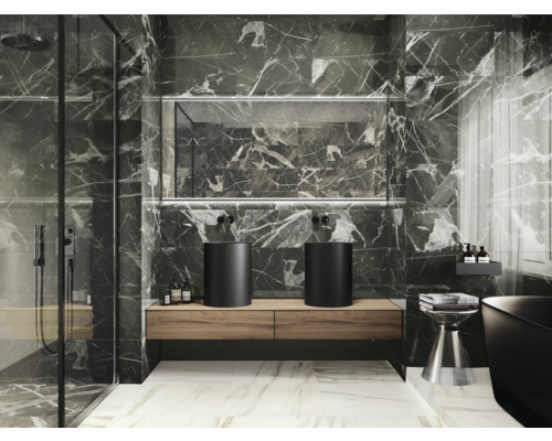 Modernes Badezimmer mit dunklen Marmorfliesen, Waschtischunterschrank und runden Aufsatzwaschbecken