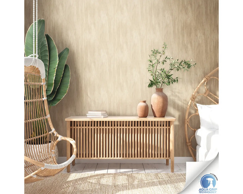 Pièce lumineuse avec meubles en rotin, commode, décoration et label Aqua Grip Technology