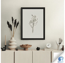 Nature morte décorative sur un buffet avec une illustration de plantes dans un cadre.