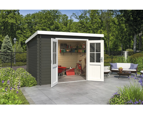 Abri de jardin Outdoor Life Atlanta 312 x 258,7 cm gris vert Abri de jardin avec portes doubles ouvertes, étagères, brouette et vélo sur une terrasse