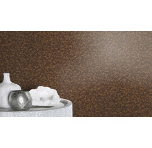 Dekorative Tapete mit floralem Muster an der Wand