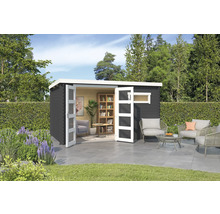 Abri de jardin moderne avec portes ouvertes et mobilier de jardin sur la terrasse