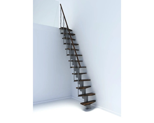 Raumansicht einer Treppe mit Holzstufen und Metallgeländer