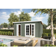 Abri de jardin en bois avec porte double et porte simple dans un jardin au bord d''une piscine