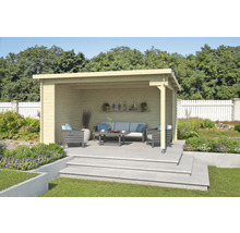 Holzgartenhaus mit Lounge-Möbeln und Gartengestaltung