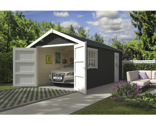 Maison en madriers moderne avec portes à deux battants ouvertes et voiture à l''intérieur