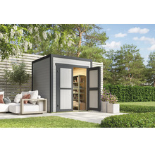 Scène de jardin avec remise à outils et mobilier de jardin