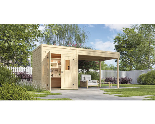 Scène de jardin avec une maison de jardin en bois avec annexe