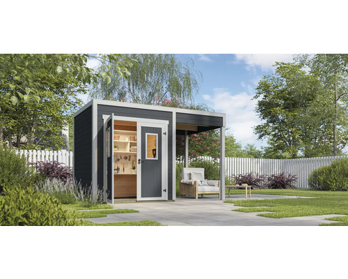 Abri de jardin moderne avec portes ouvertes et terrasse couverte dans un jardin.