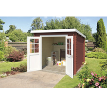 Jardin avec abri de jardin en bois ouvert pour ranger les outils de jardin