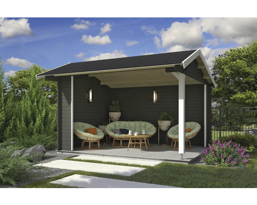 Gartenhaus mit Gartenmöbeln auf der Terrasse