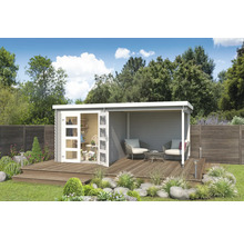 Abri de jardin avec terrasse, mobilier de jardin et double porte ouverte dans le jardin