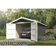 Garage à porte en bois ouverte avec voiture dans le jardin