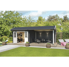 Abri de jardin avec terrasse, mobilier de jardin et aménagement intérieur dans un jardin soigné