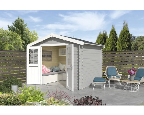 Abri de jardin Outdoor Life Norah 307,2 x 250 cm gris clair Abri de jardin avec portes doubles ouvertes, coin salon et mobilier de jardin sur une terrasse