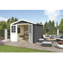 Jardin avec abri de jardin en bois, coin salon et clôture de jardin