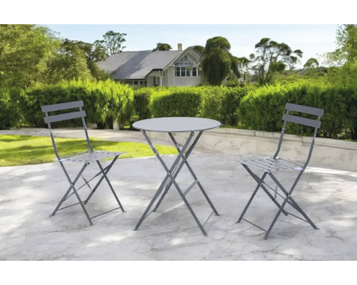 Gartentischgruppe mit zwei Klappstühlen auf einer Terrasse