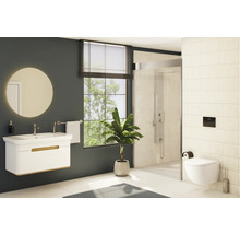 Badezimmer mit Waschtisch, Spiegel, Dusche und Toilette