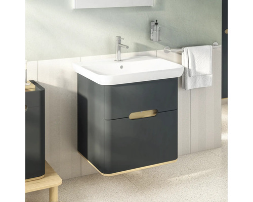Waschtischunterschrank mit Waschbecken und Armatur im Badezimmer