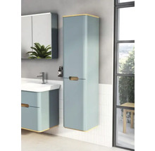 Badezimmer mit Waschtisch, Spiegelschrank und Hochschrank