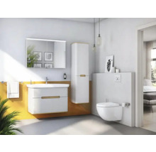 Helles Badezimmer mit Waschtisch, Spiegelschrank, Hängeschrank und wandhängendem WC