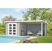 Abri de jardin avec terrasse couverte, chaises longues et piscine dans le jardin