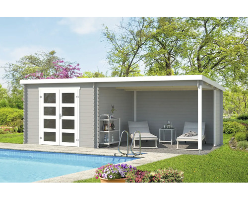 Abri de jardin Outdoor Life Novia Plus avec avancée de toit avec paroi arrière 620 x 308,9 cm gris clair Abri de jardin avec terrasse couverte, chaises longues et piscine dans le jardin
