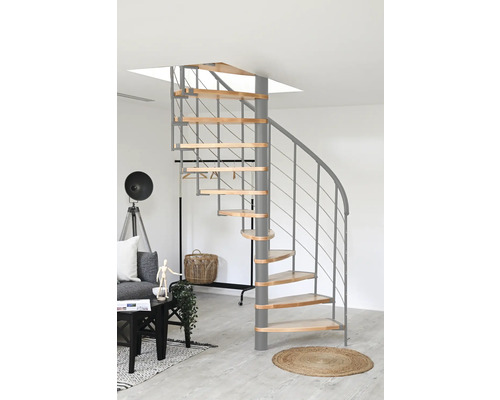 Raumbild mit Wendeltreppe mit Holzstufen und Metallgeländer