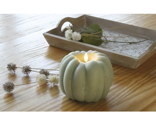 Bougie LED décorative en forme de citrouille avec plateau et décorations florales