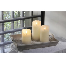 Bougies LED décoratives sur un plateau