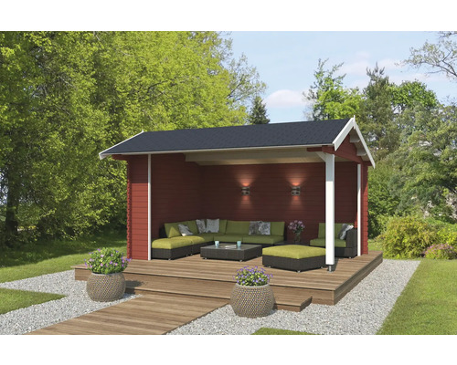 Holzgartenhaus mit überdachter Terrasse und Gartenmöbeln auf einer Holzterrasse.