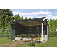 Holzgartenhaus mit Lounge-Bereich im Garten.