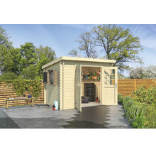 Abri de jardin en bois avec portes ouvertes, pile de pneus et étagères de rangement