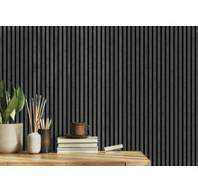 Mur de lambris en bois avec décoration sur une table