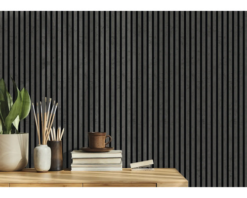 Mur de lambris en bois avec décoration sur une table