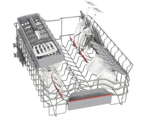 Panier de lave-vaisselle avec vaisselle