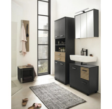 Salle de bains moderne avec lavabo, armoire de toilette, armoire haute et banc