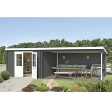 Maison de jardin en bois avec terrasse couverte, mobilier de salon et barbecue dans le jardin