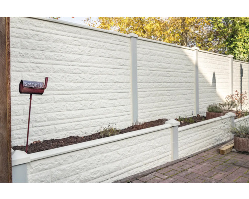 Mur de jardin décoratif en béton avec boîte aux lettres